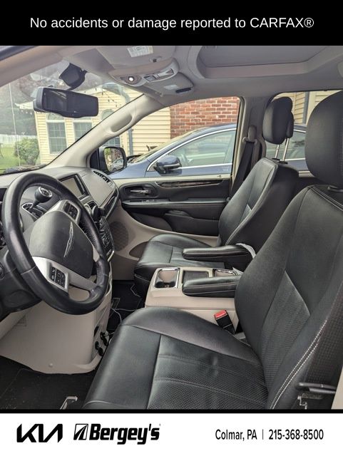 chrysler town & country 2016 2C4RC1CG5GR127632 image chrysler town & country 2016 2C4RC1CG5GR127632 image